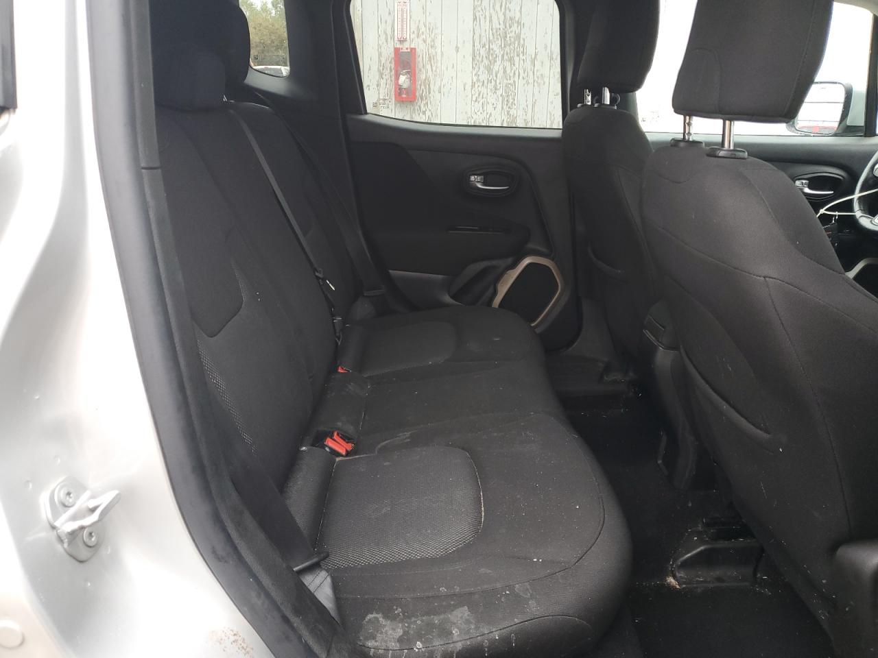 Jeep Renegade Latitude Image 2