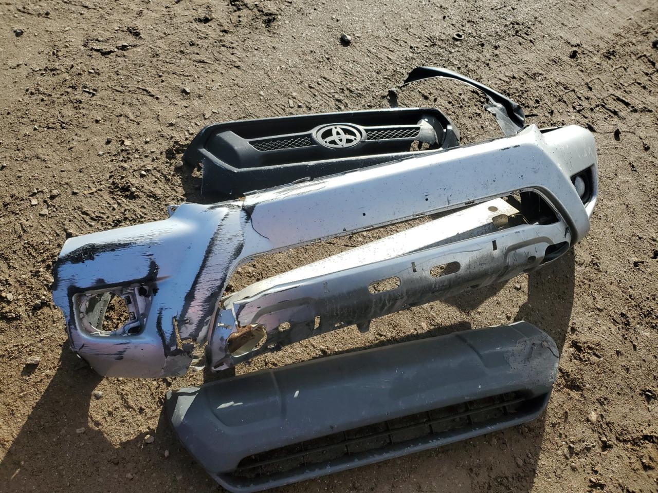 Toyota Tacoma Double Cab Image 3