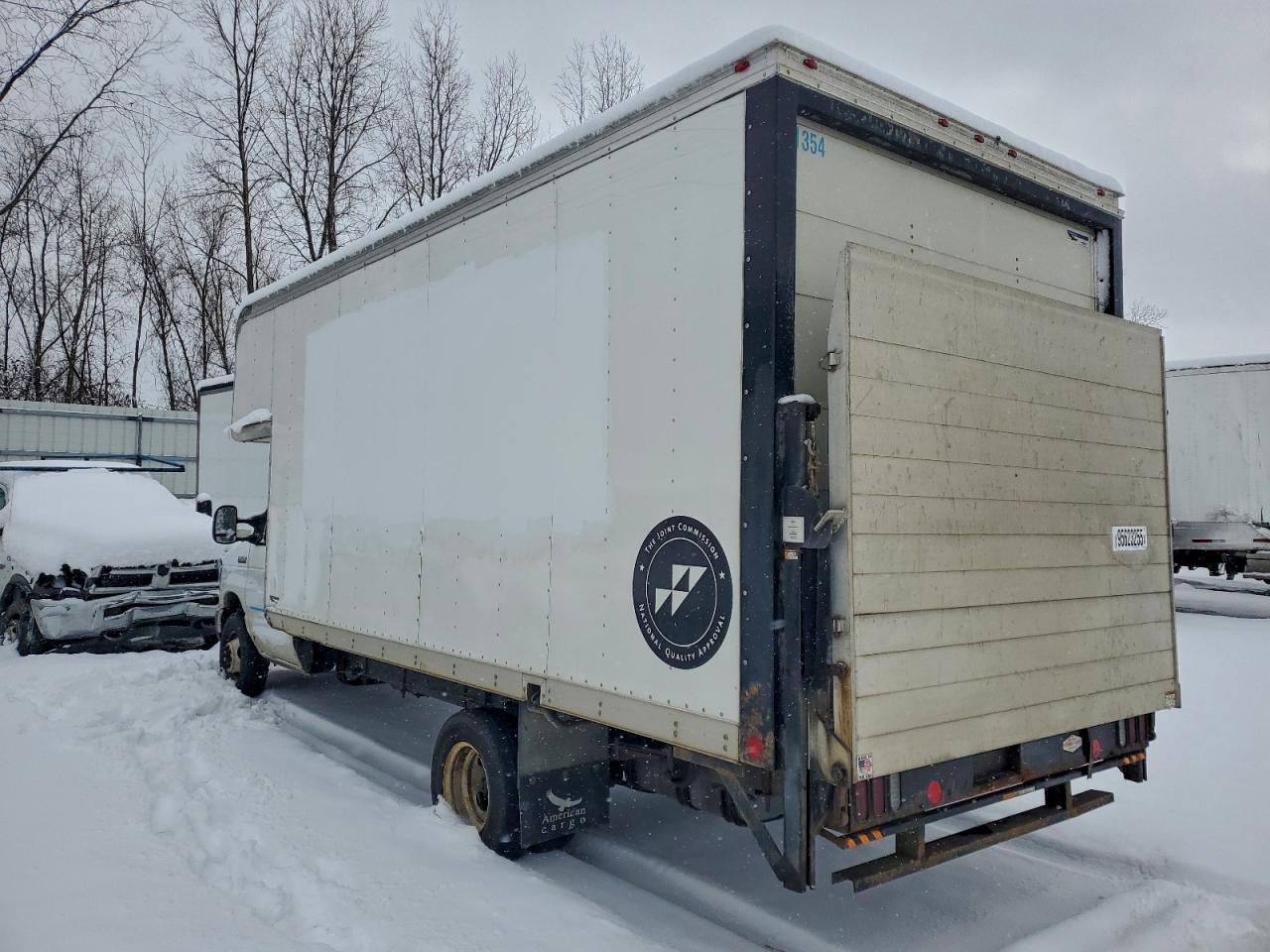 Ford E-450 E450 Super Duty Cutaway Van Image 8