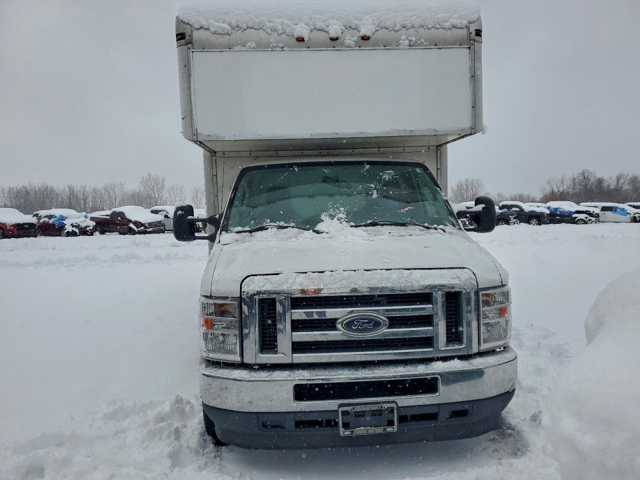 Ford E-450 E450 Super Duty Cutaway Van Image 3