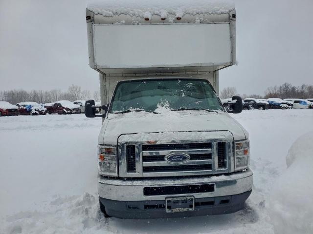 Ford E-450 E450 Super Duty Cutaway Van Image 3