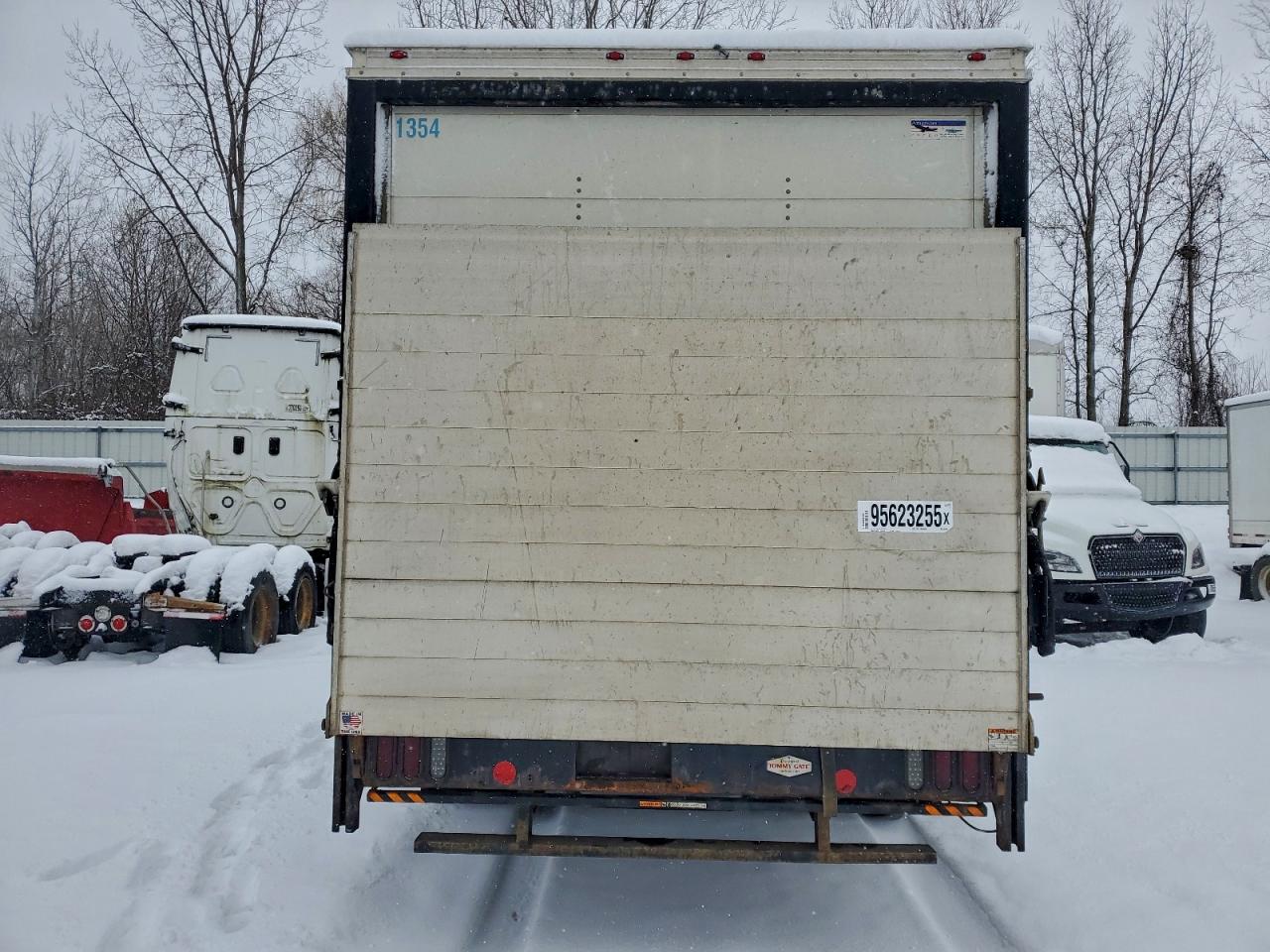 Ford E-450 E450 Super Duty Cutaway Van Image 2