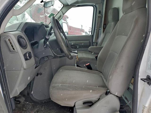 Ford E-450 E450 Super Duty Cutaway Van Image 4