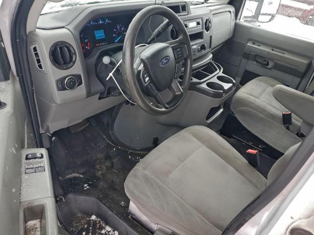 Ford E-450 E450 Super Duty Cutaway Van Image 5