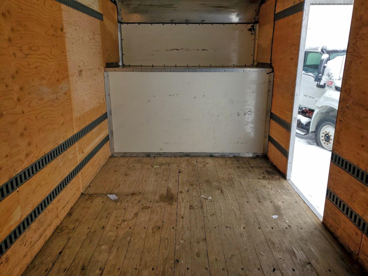 Ford E-450 E450 Super Duty Cutaway Van Image 11