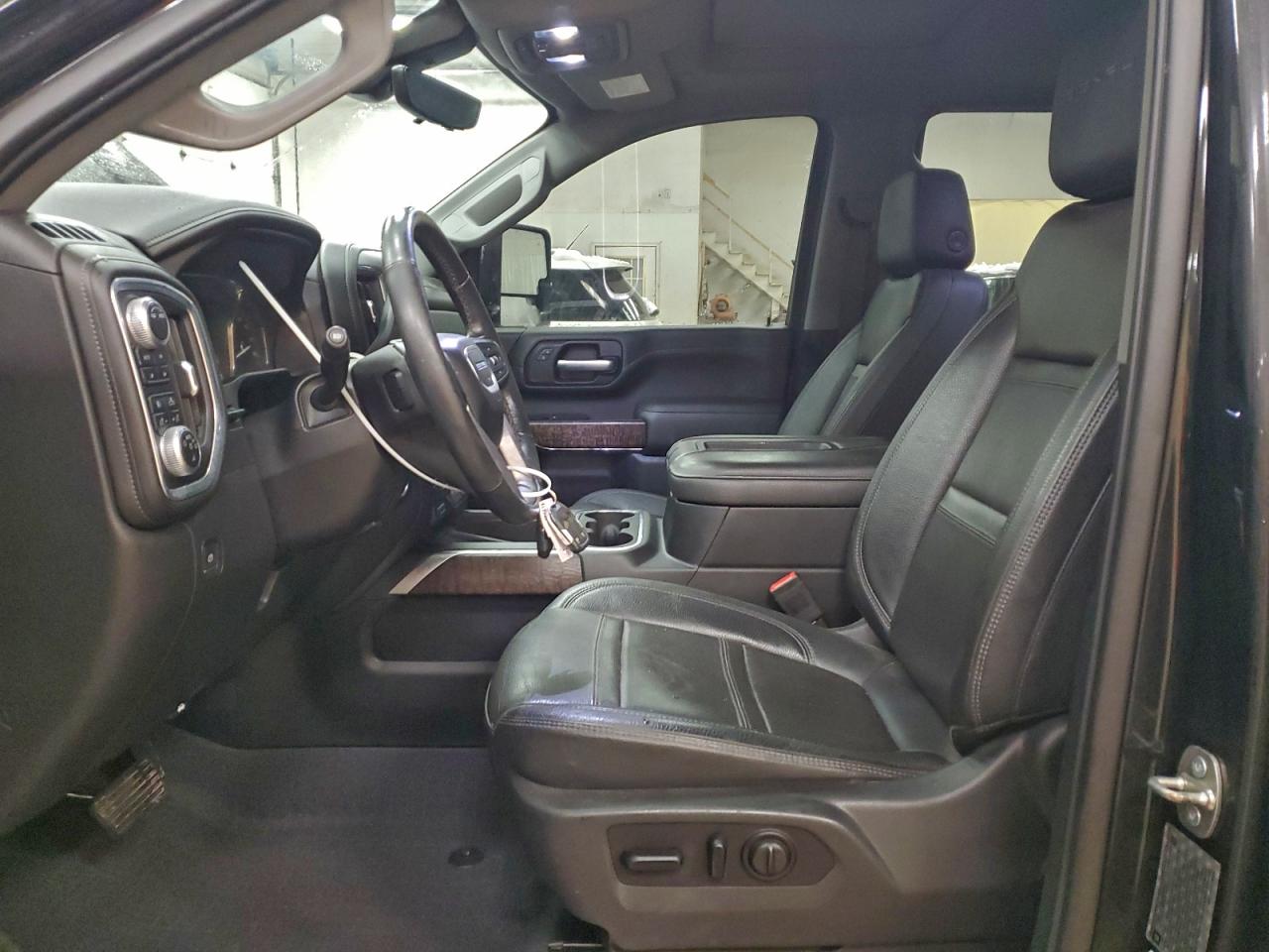 GMC Sierra K2500 Denali Image 11