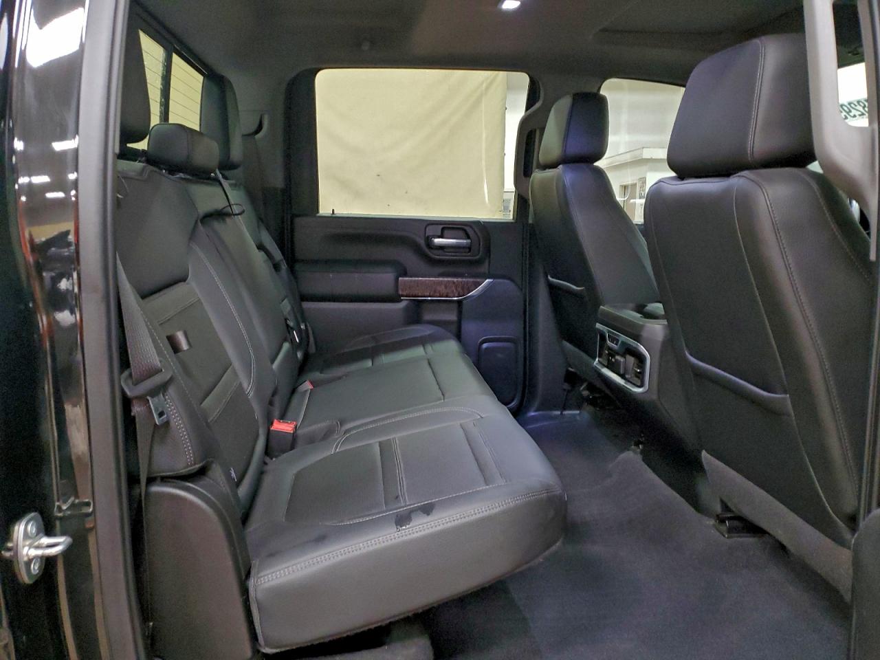 GMC Sierra K2500 Denali Image 3