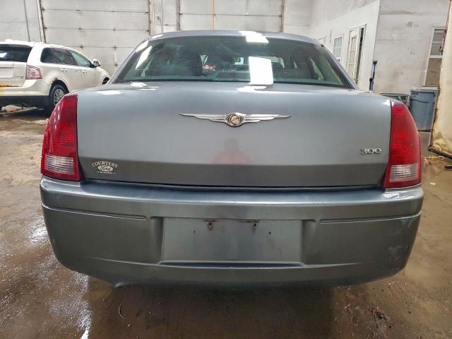 Chrysler 300 Image 9