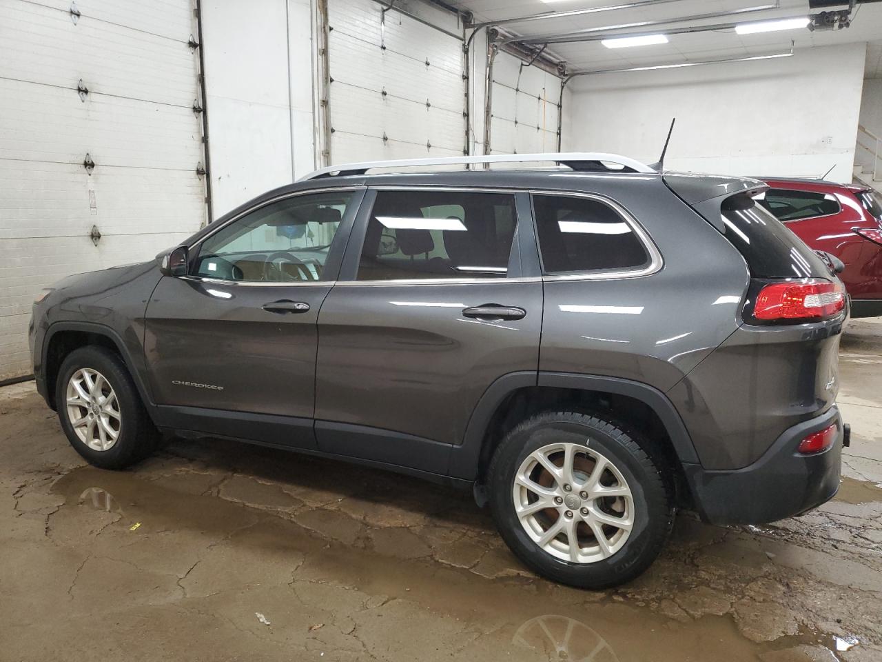 Jeep Grand Cherokee Latitude Image 3