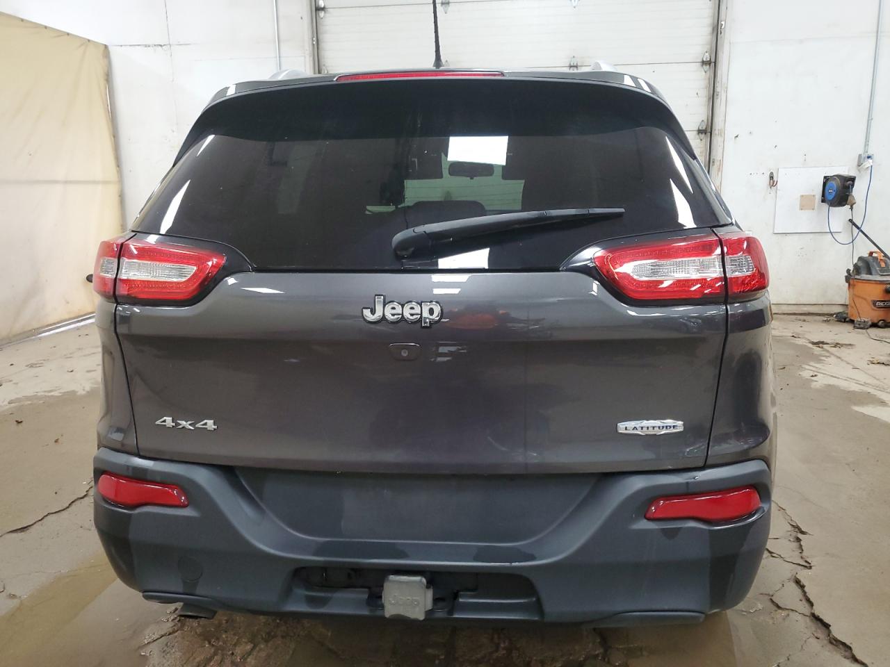 Jeep Grand Cherokee Latitude Image 2