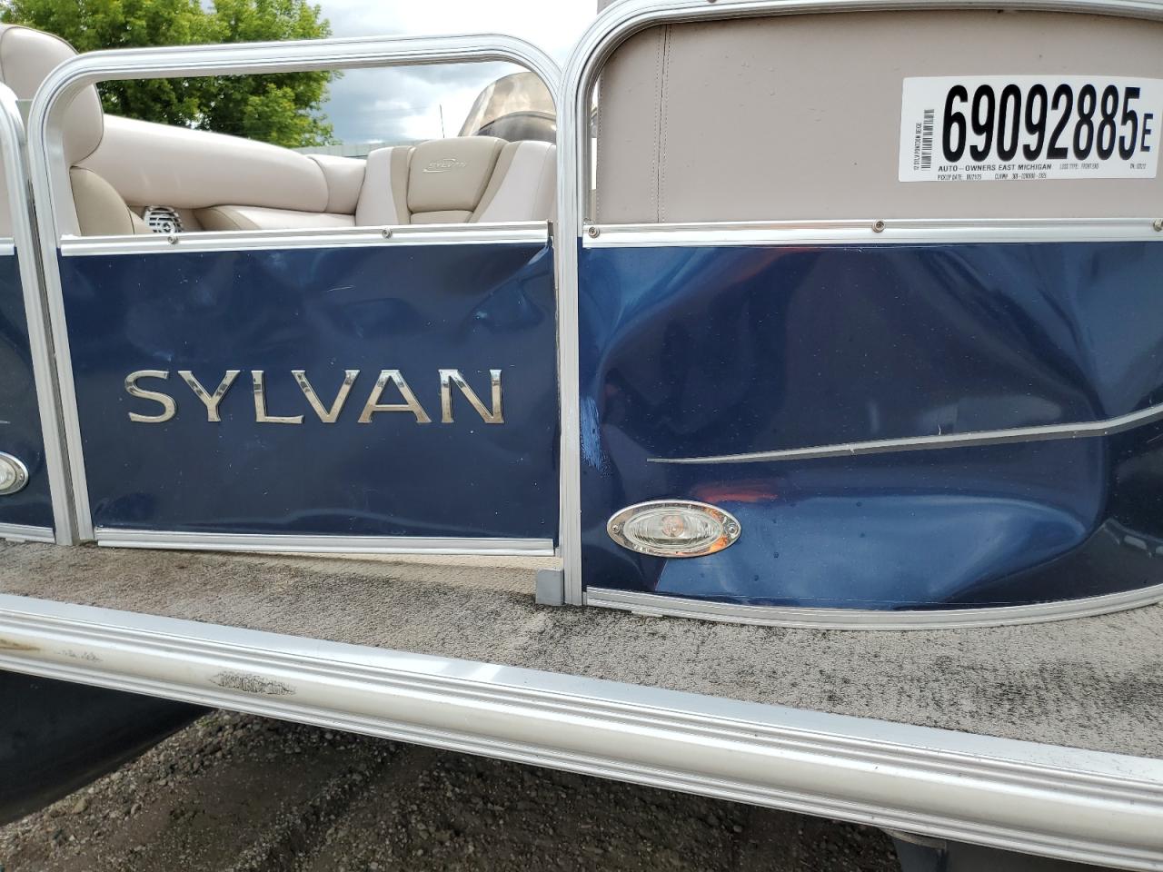 Slyvan Pontoon Image 3