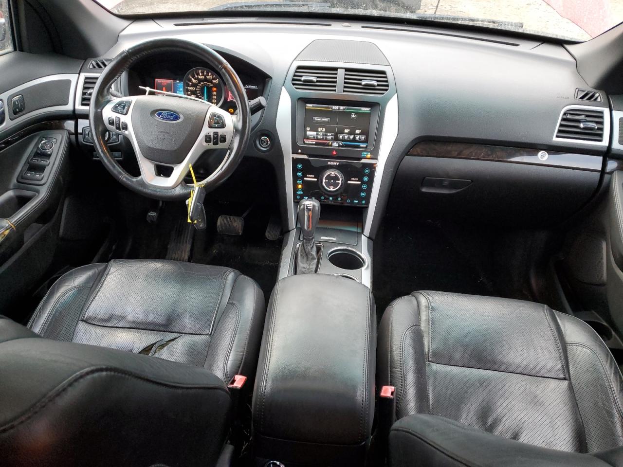 Ford Explorer Limited Image 12