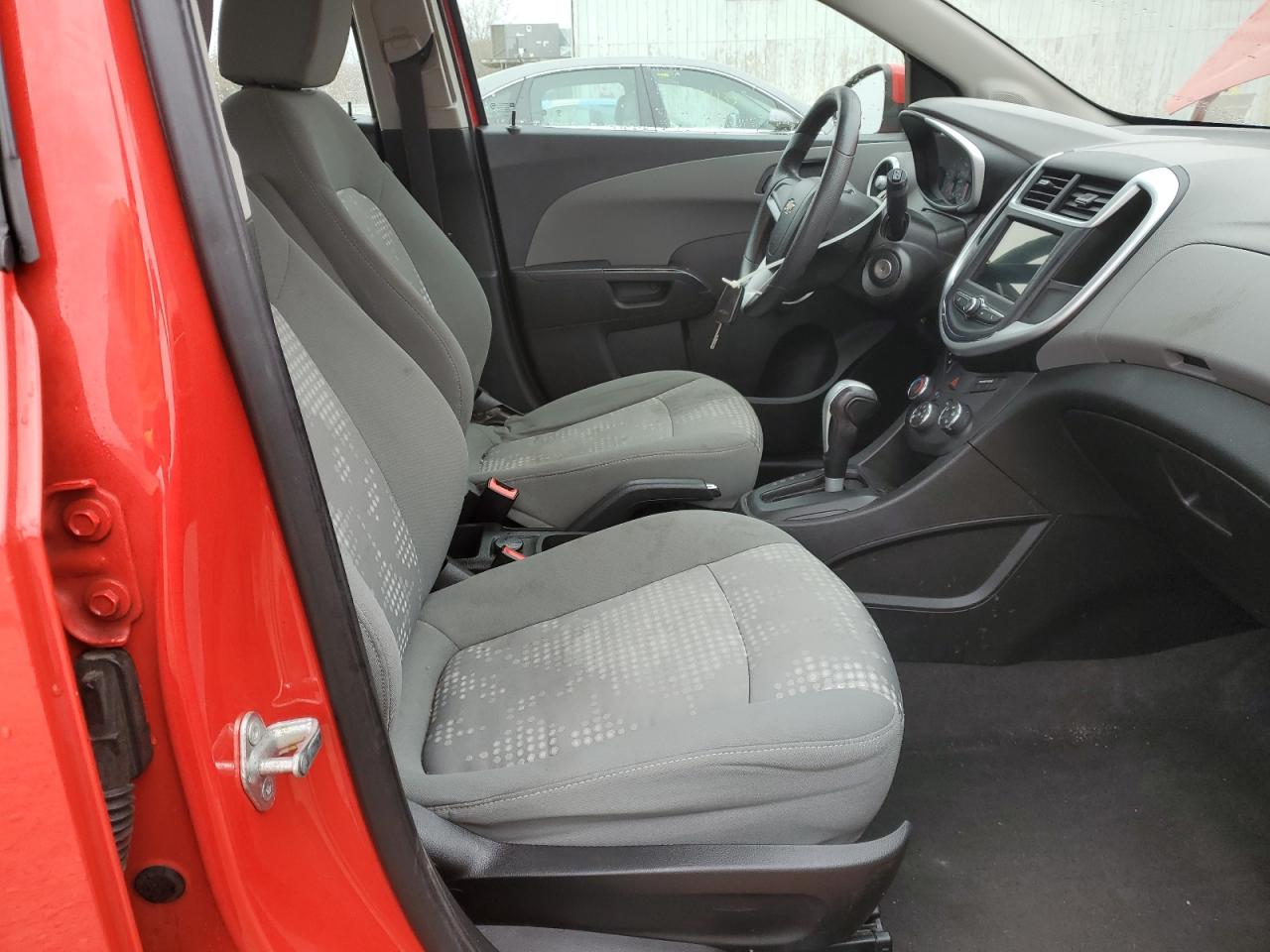 Chevrolet Sonic Image 8