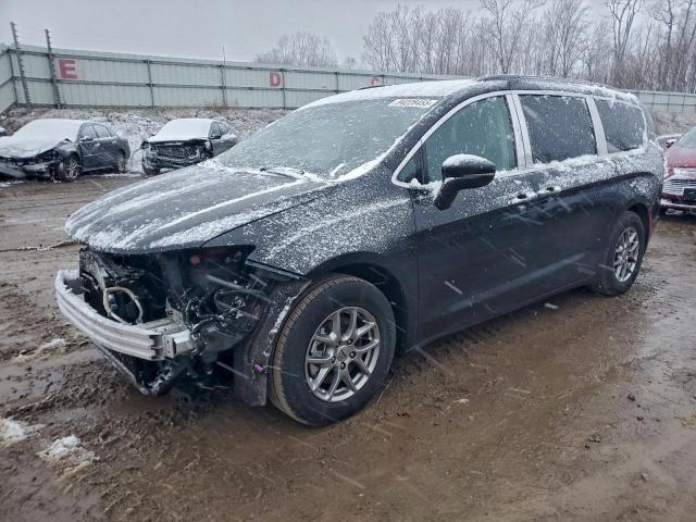  Salvage Chrysler Pacifica
