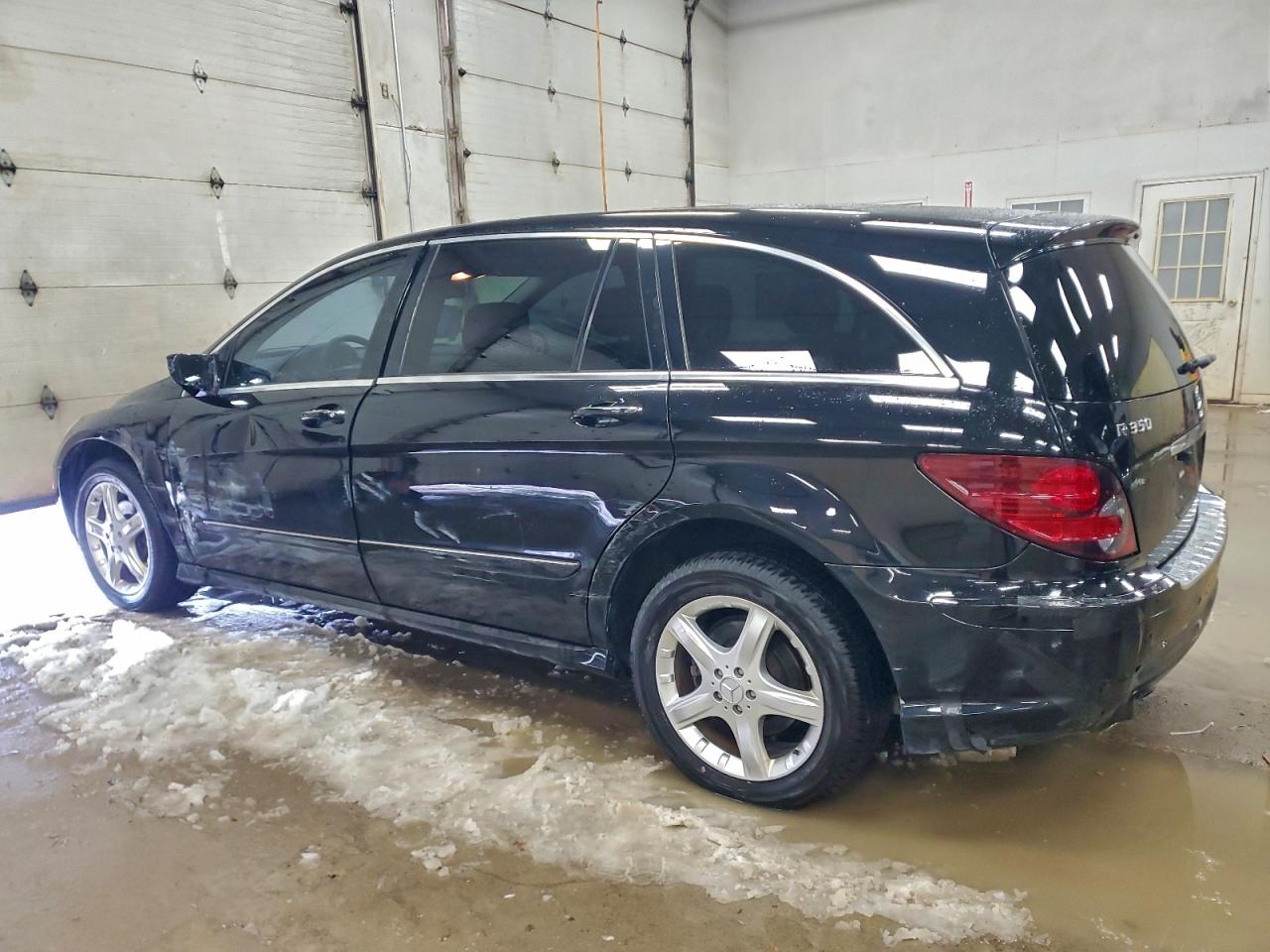 Mercedes-Benz R-Class 350 Image 11