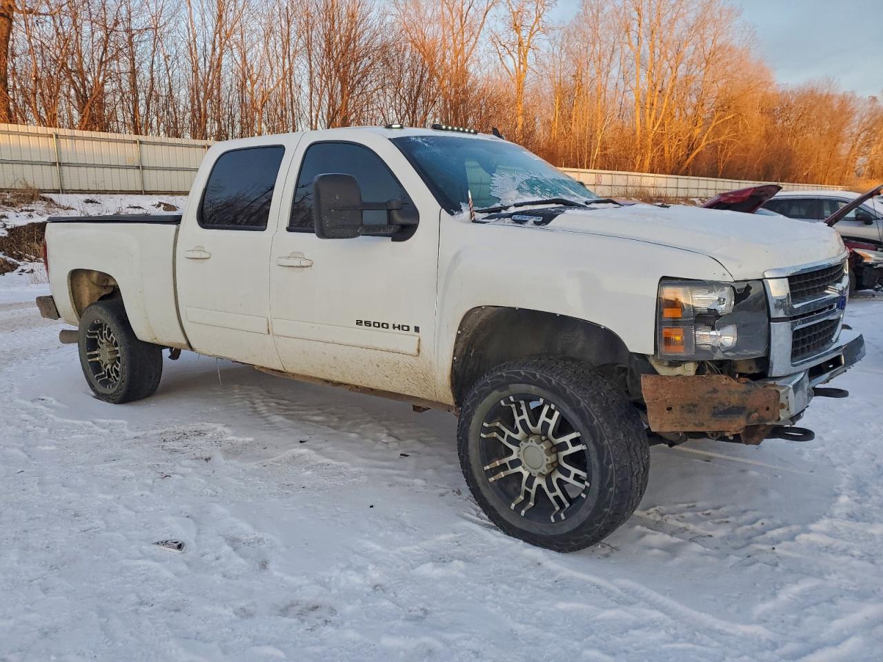 Chevrolet Silverado K2500 Heavy Duty Image 2