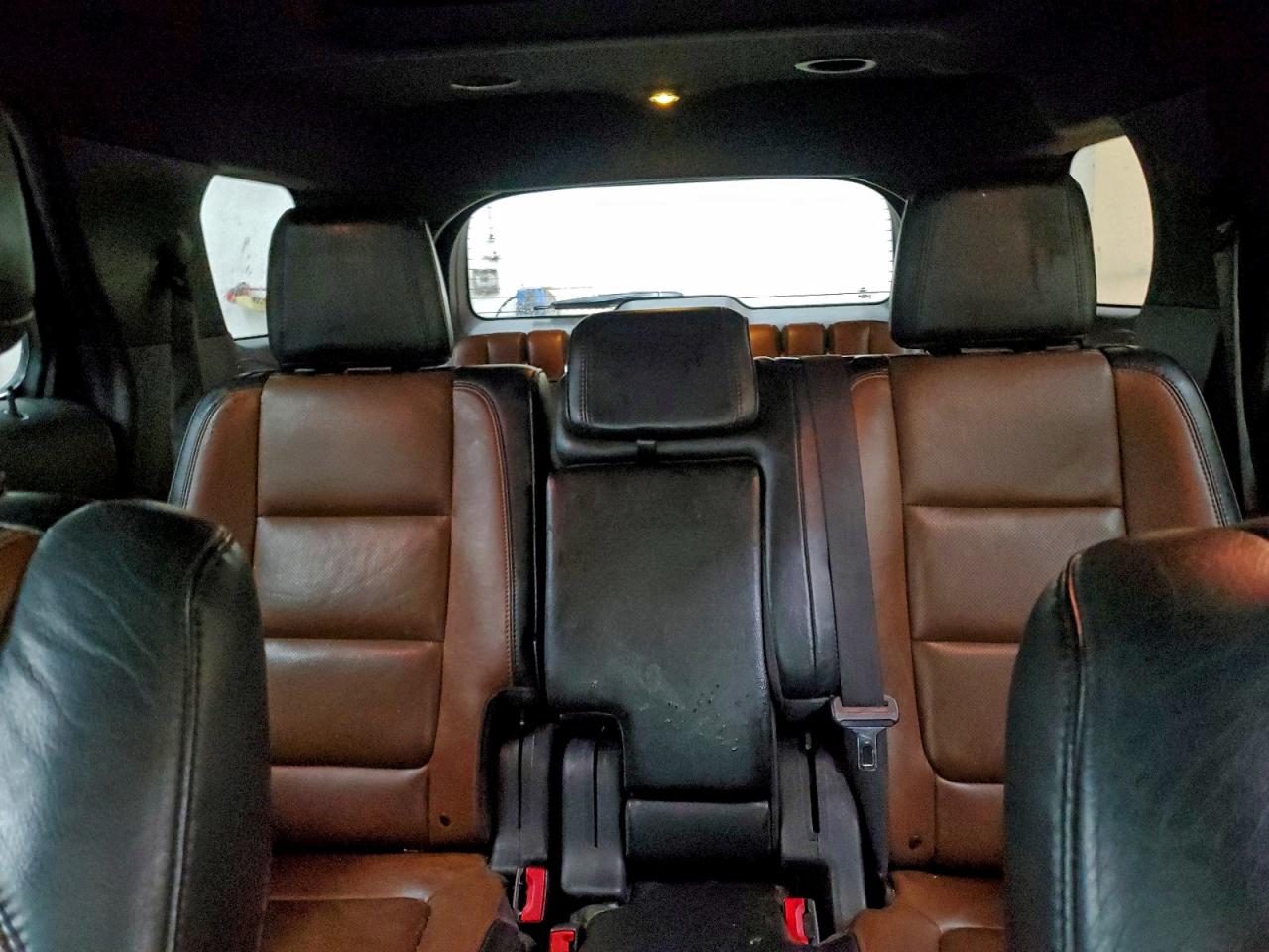 Ford Explorer Limited Image 11