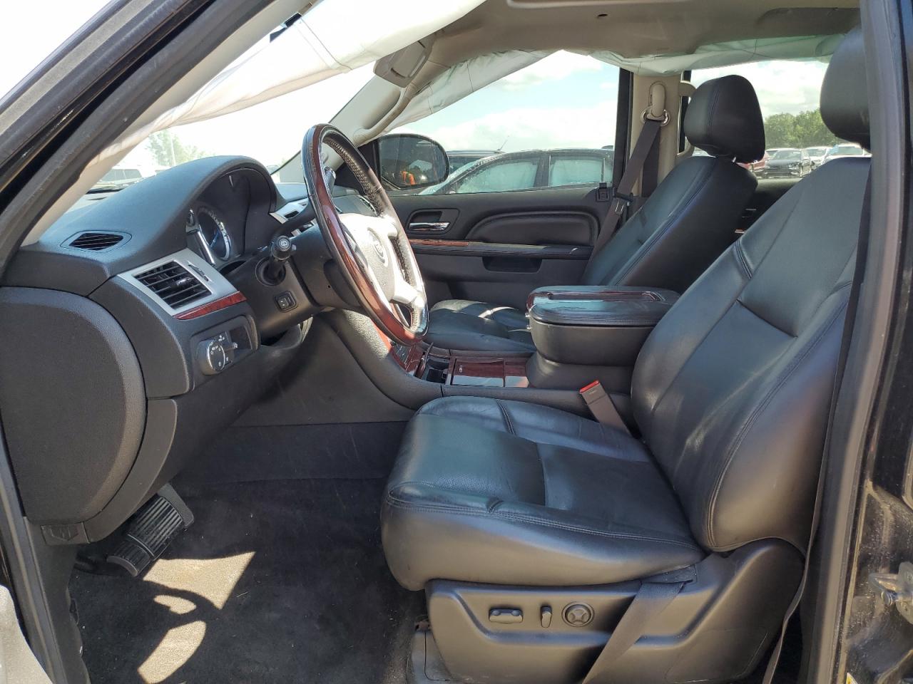 Cadillac Escalade Premium Image 7