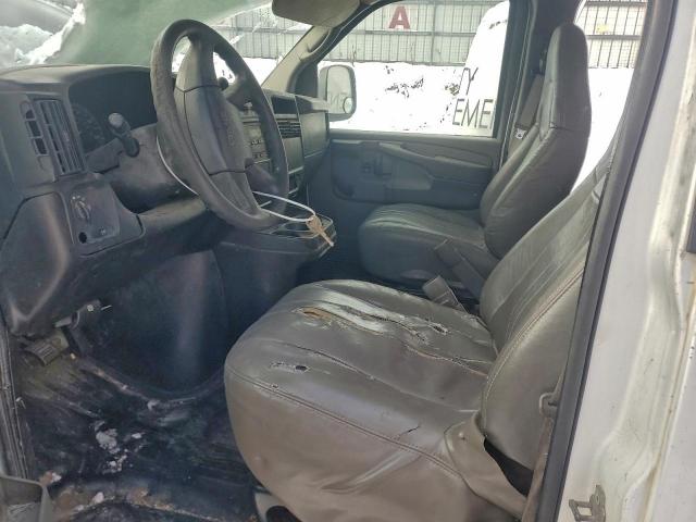 GMC Savana G2500 Image 5