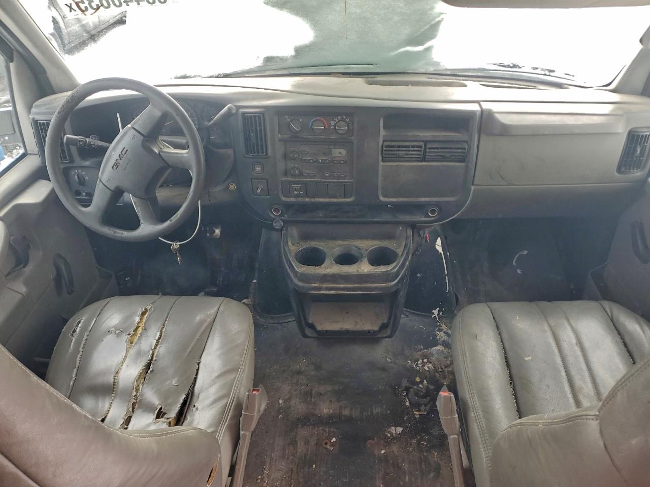 GMC Savana G2500 Image 4