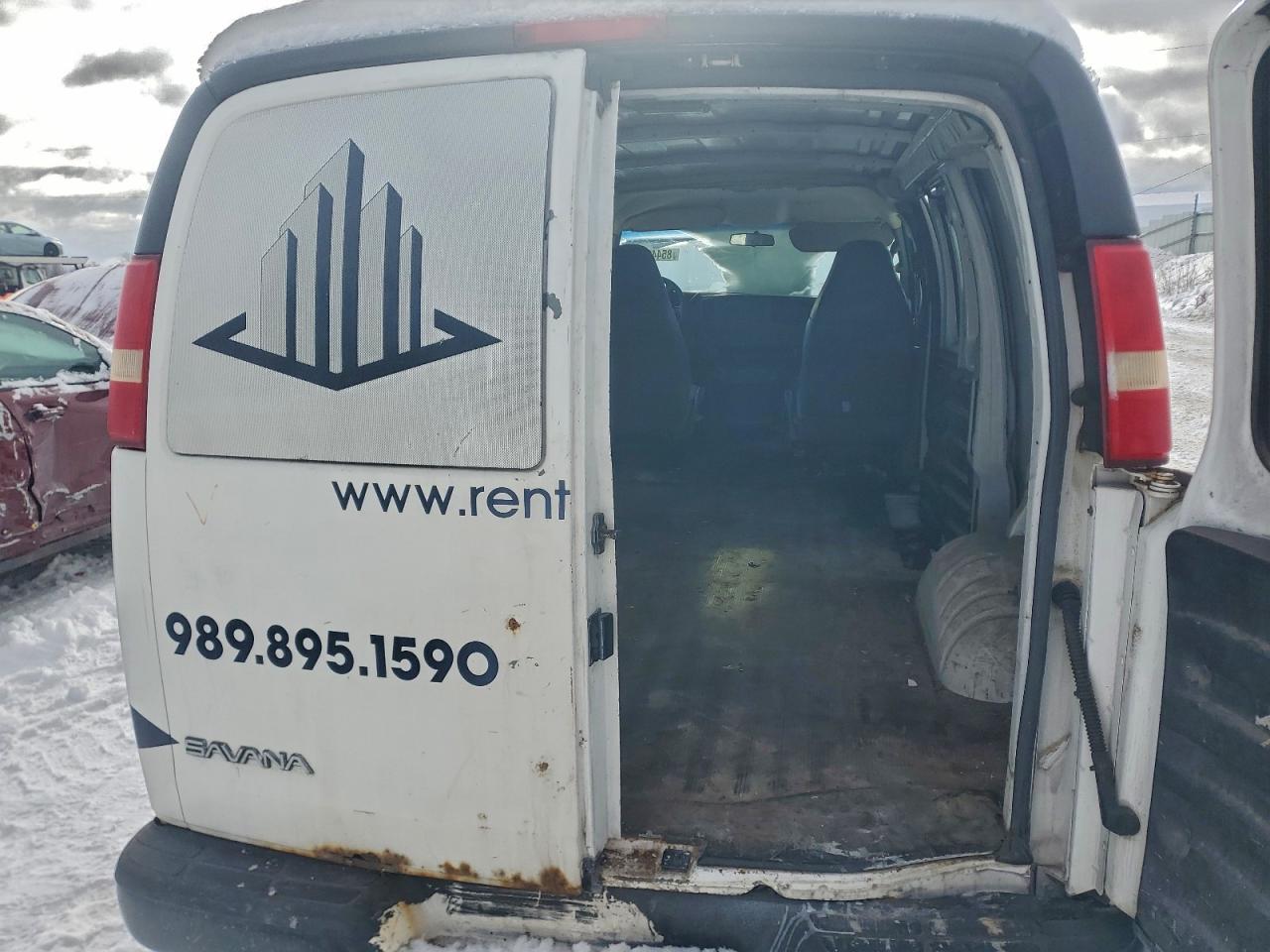 GMC Savana G2500 Image 7