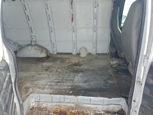 GMC Savana G2500 Image 12