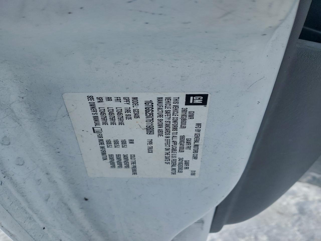 GMC Savana G2500 Image 10