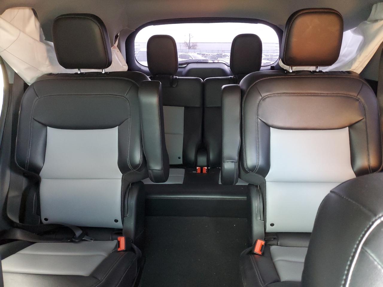 Ford Explorer Xlt Image 10