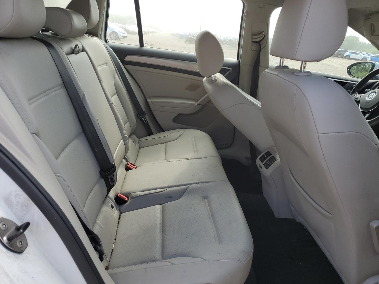 Volkswagen Golf Tdi S Image 11