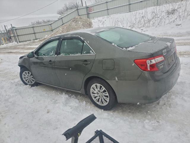 Toyota Camry Base Image 9