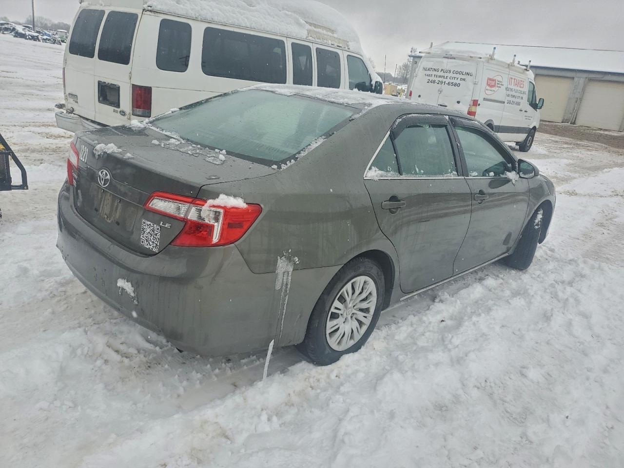 Toyota Camry Base Image 3