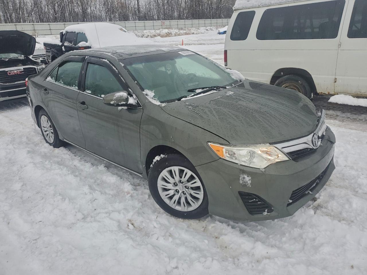 Toyota Camry Base Image 6