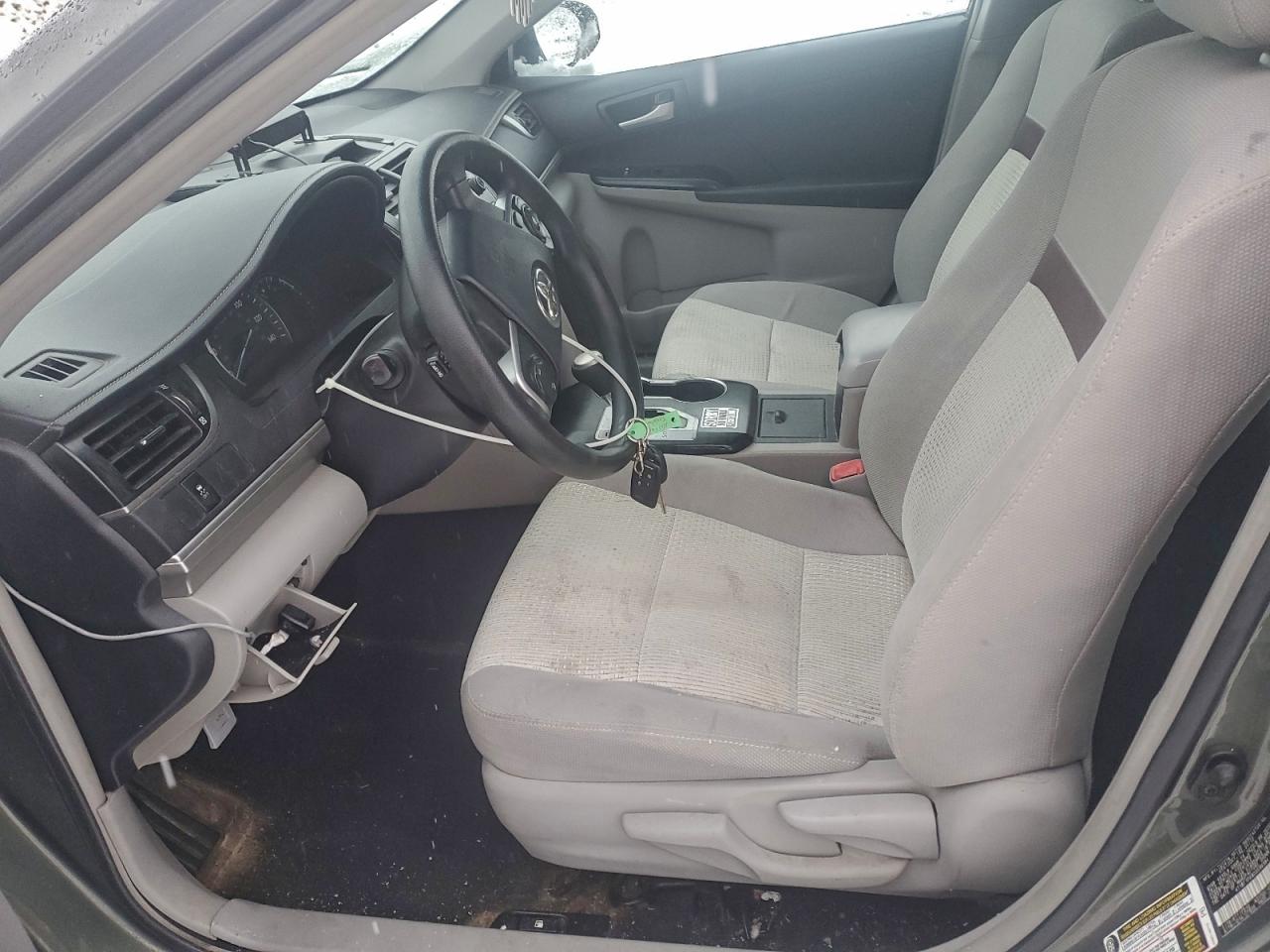 Toyota Camry Base Image 7