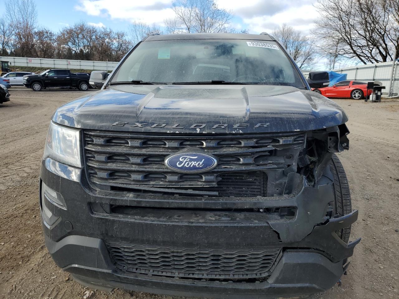 Ford Explorer Sport Image 6
