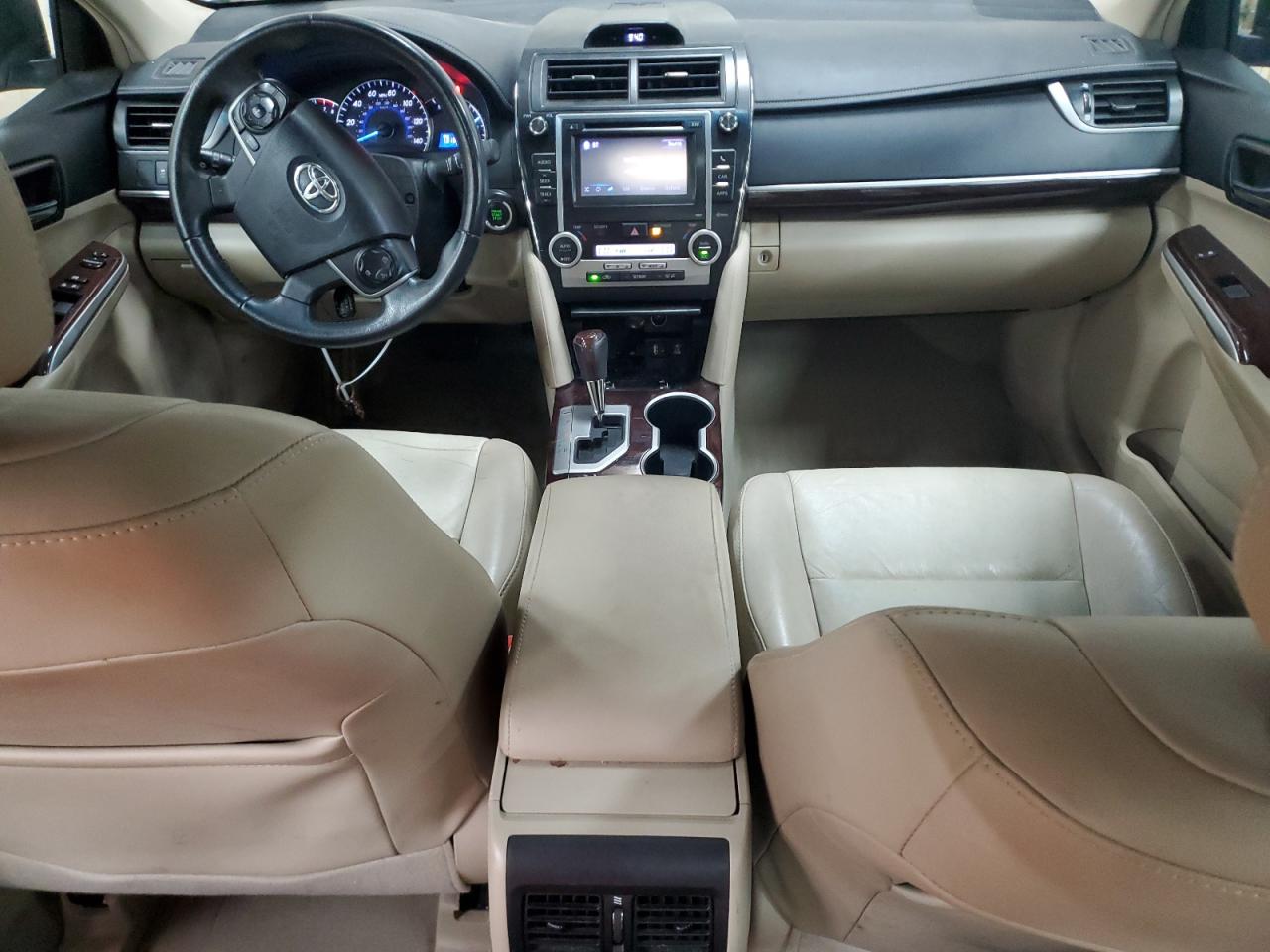 Toyota Camry Base Image 4