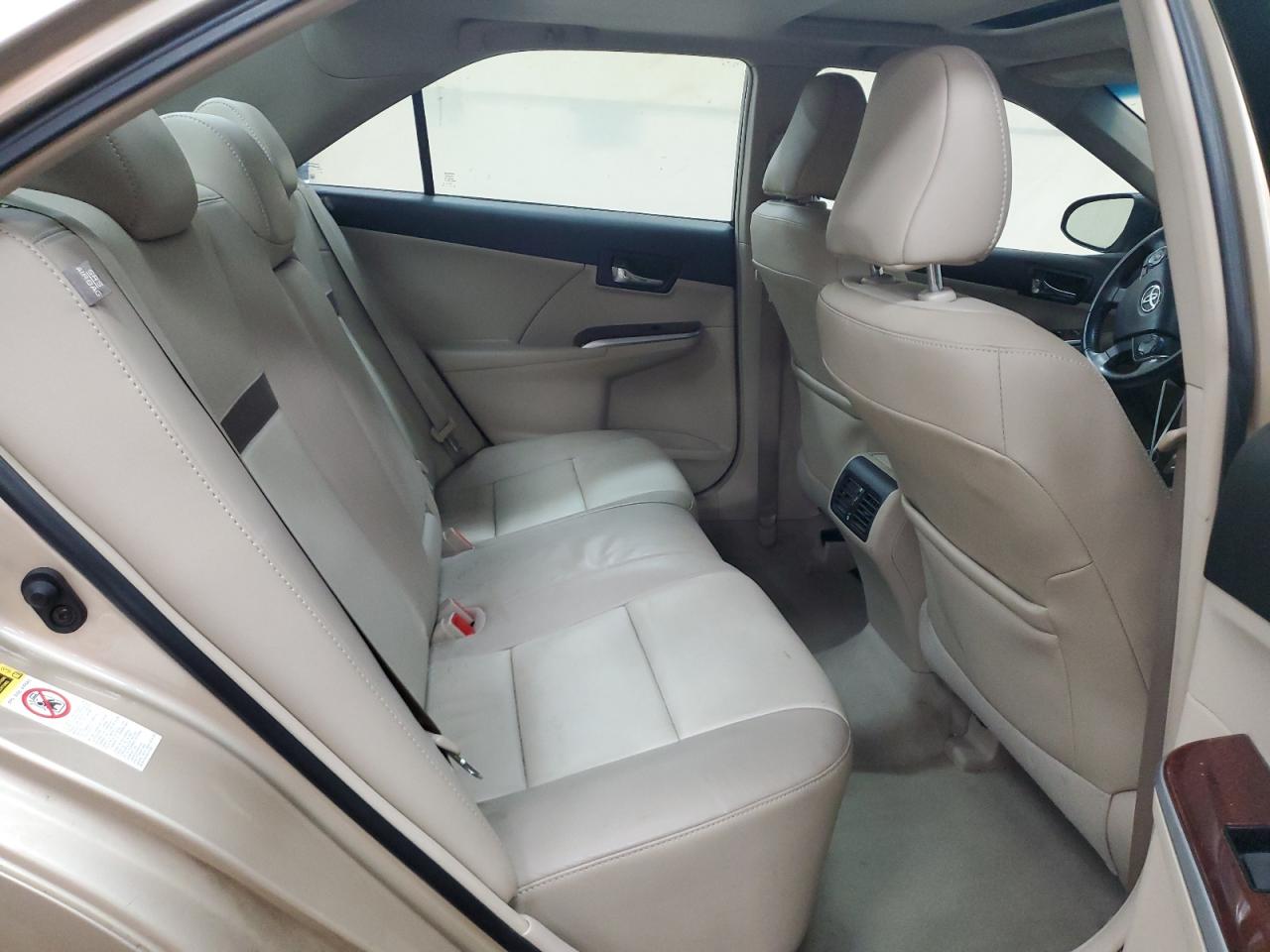 Toyota Camry Base Image 12