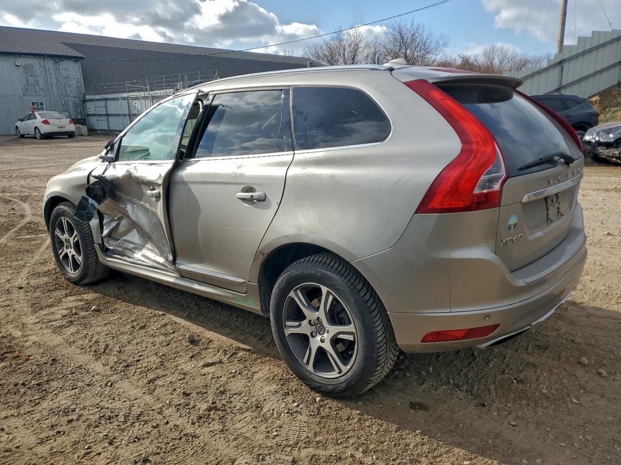 Volvo XC60 T6 Premier Image 11