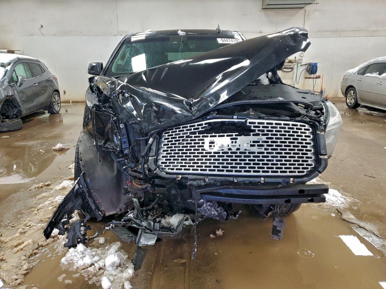 GMC Yukon Denali Image 7