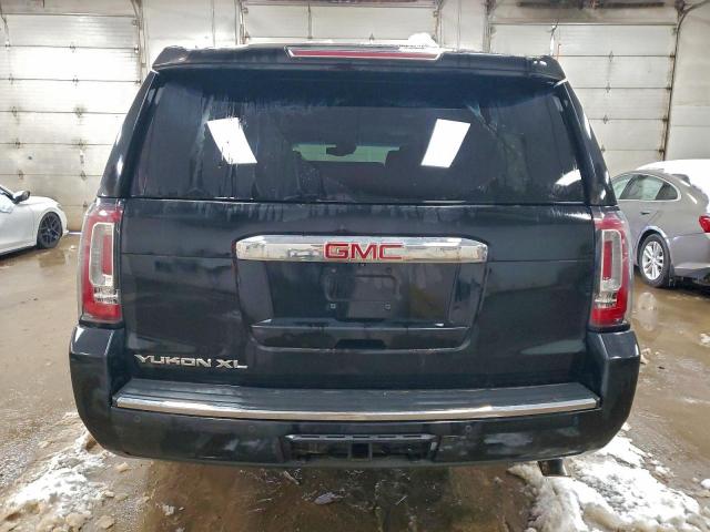 GMC Yukon Denali Image 6
