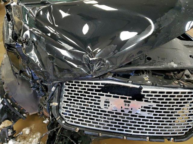 GMC Yukon Denali Image 8