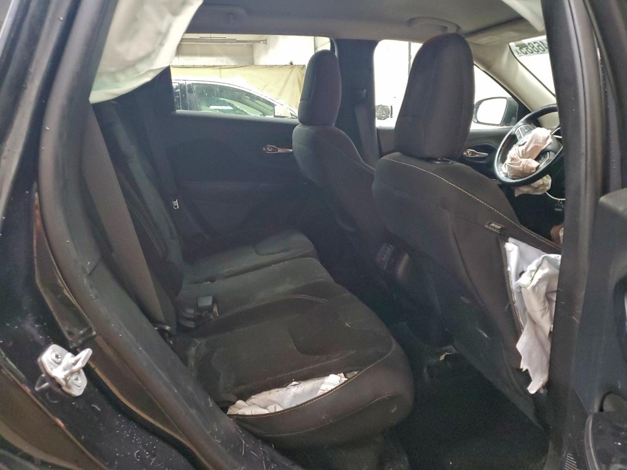 Jeep Grand Cherokee Latitude Image 14