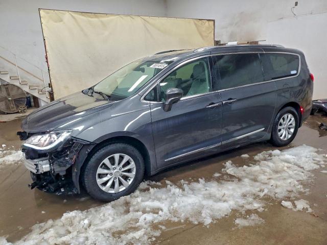  Salvage Chrysler Pacifica