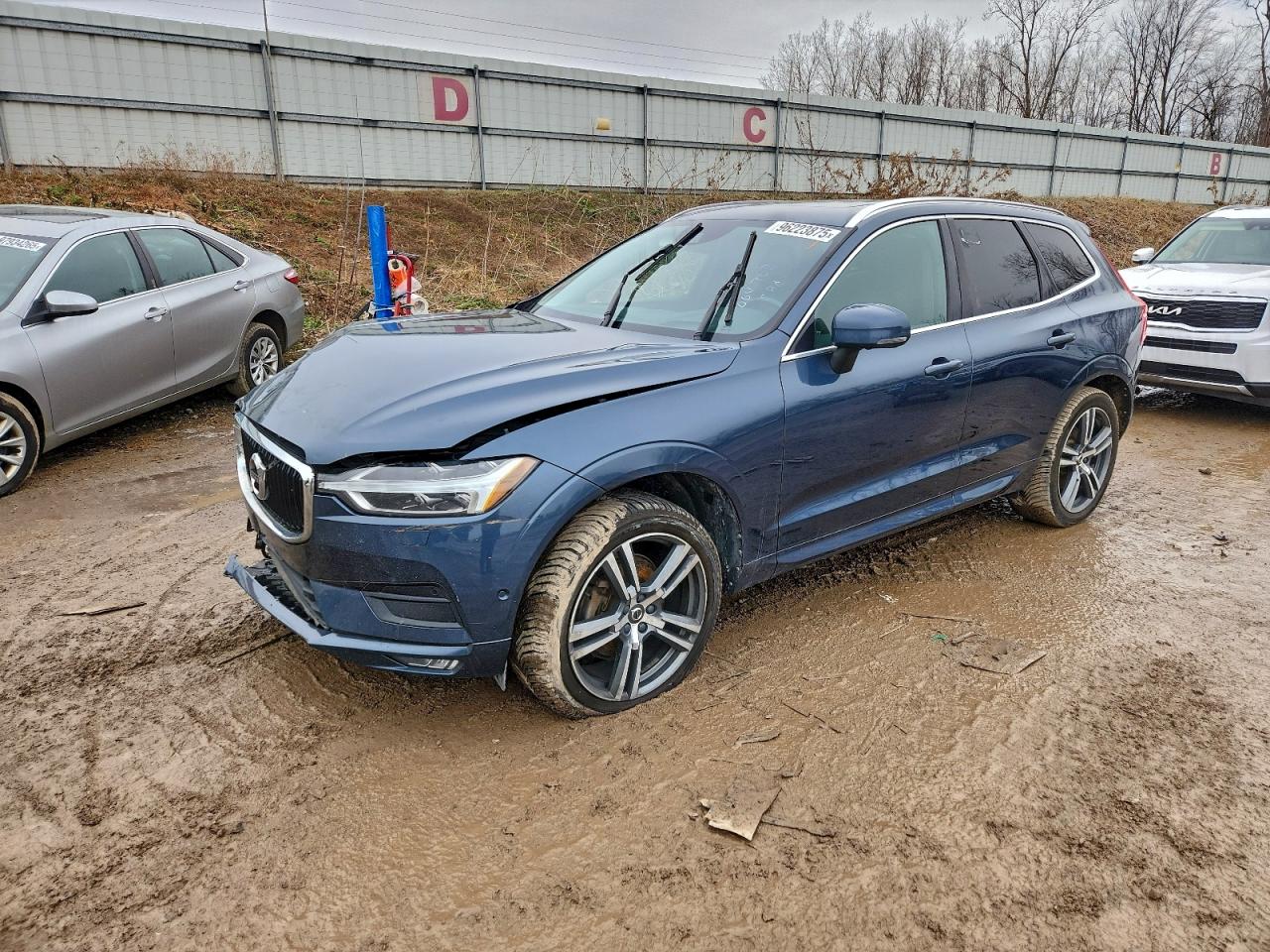 Volvo XC60 T5 Momentum Image 1