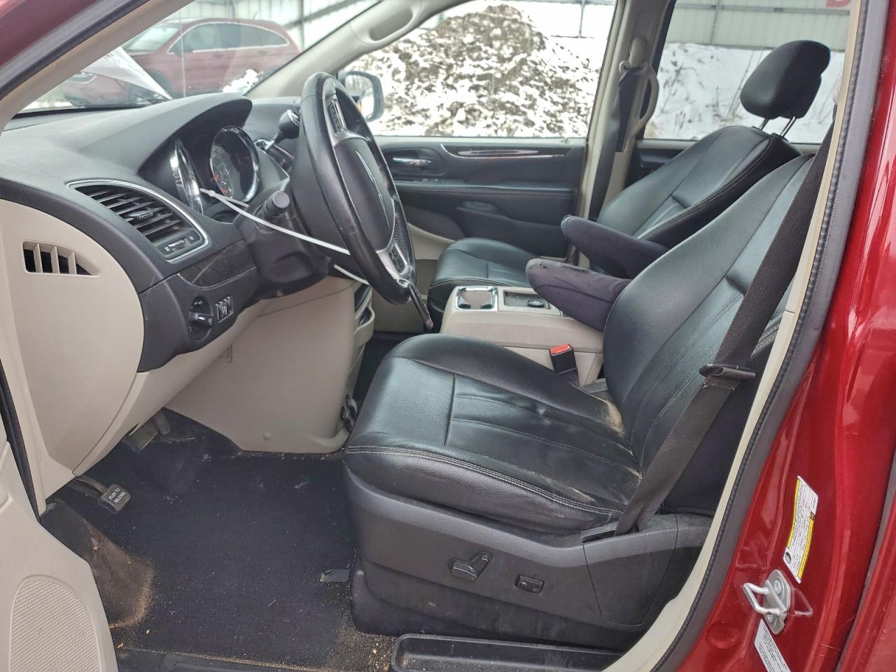 Chrysler Minivan Touring Image 6