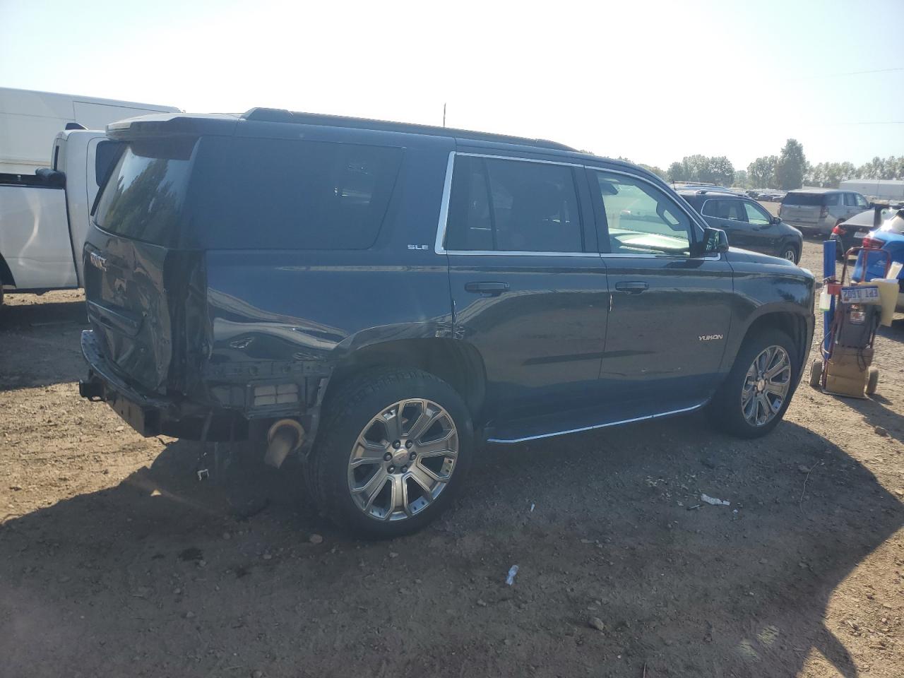 GMC Yukon Sle Image 6