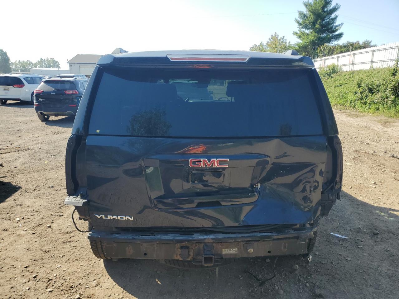 GMC Yukon Sle Image 14