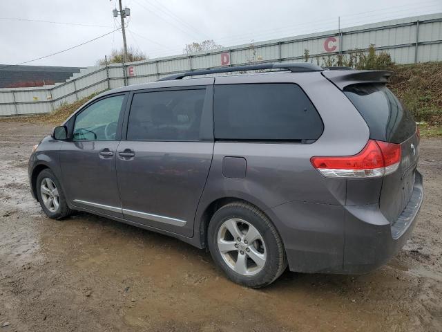 Toyota Sienna Le Image 2