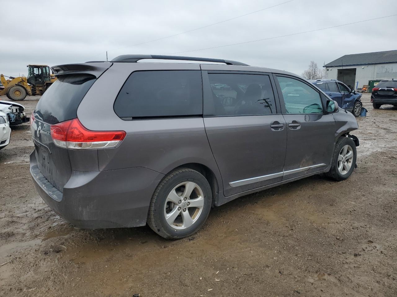 Toyota Sienna Le Image 6