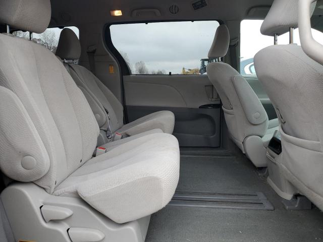 Toyota Sienna Le Image 8