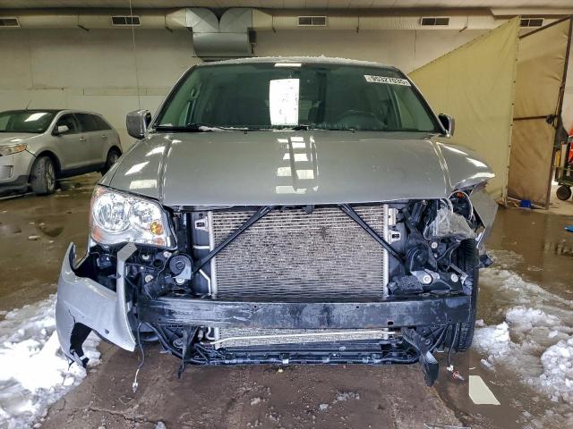 Chrysler Minivan Touring Image 6